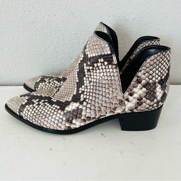 Marc Fisher Yilda 2 Leather Ankle Boots Snake Skin Print Size 6 - Picture 7 of 11